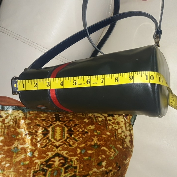 🌺NAVY LEATHER BUCKET CROSSBODY - Picture 8 of 10